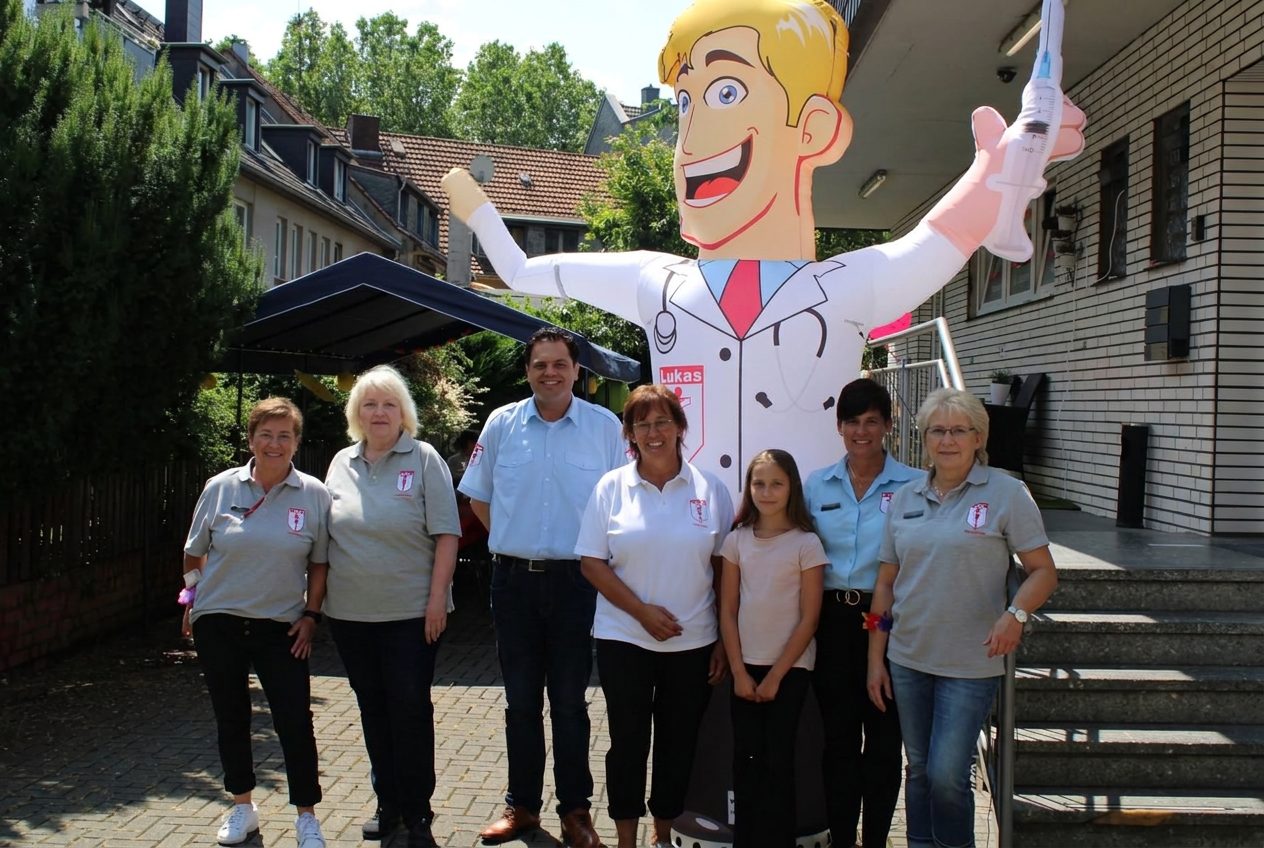 Mitglieder und Ehrenamtliche des Ordens bei einem gemeinsamen Aktionstag